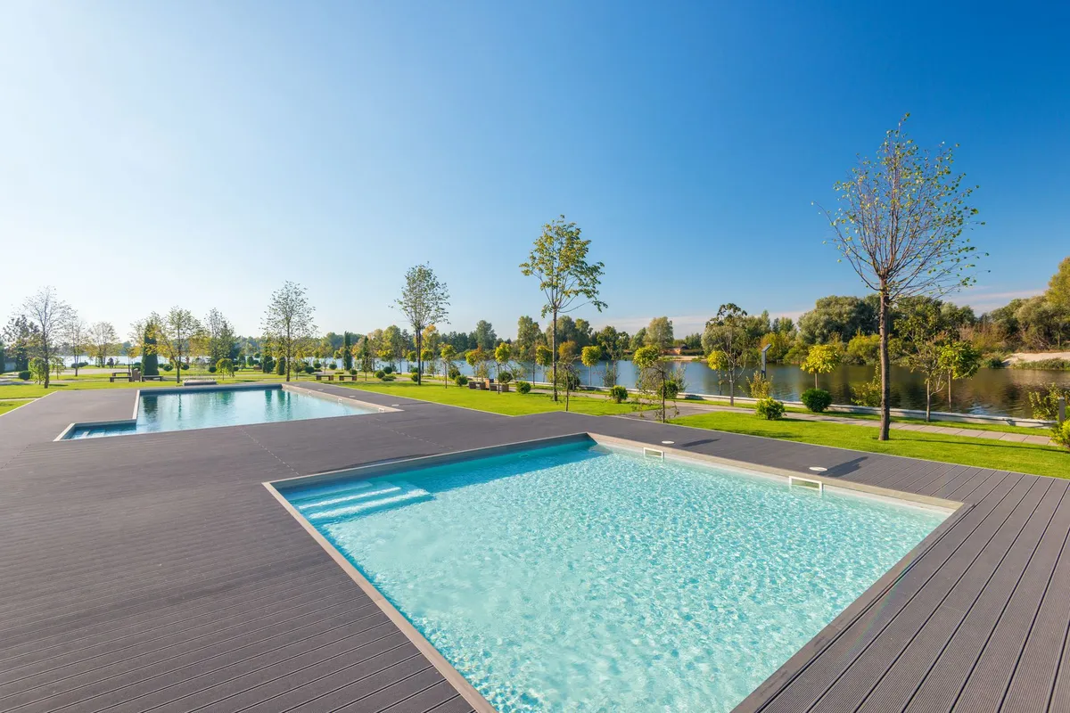 Aménagement des Abords d'une piscine Hors Sol : quelles Solutions choisir ?