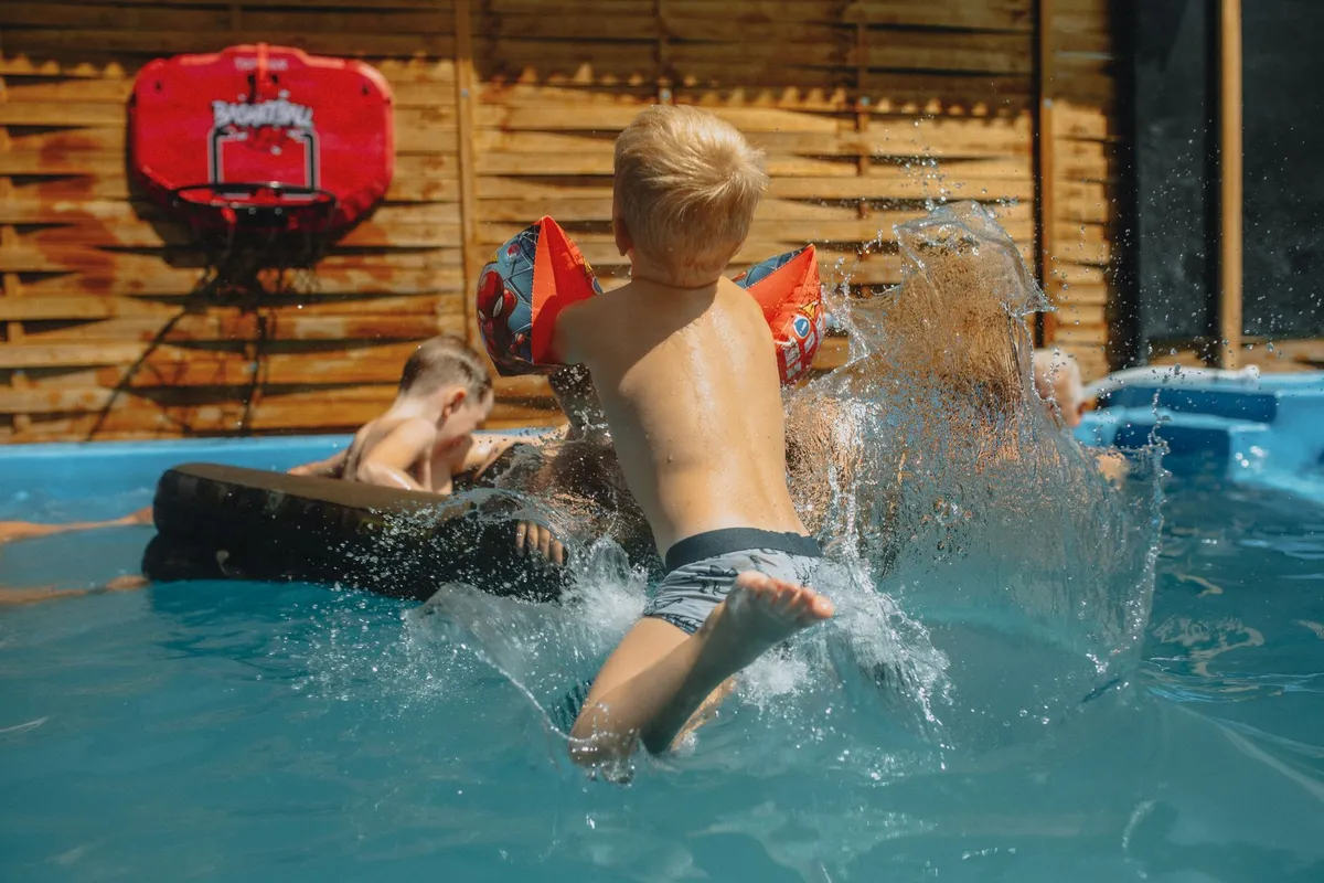 Piscine Tubulaire : Montage, Filtration et entretien, le guide complet
