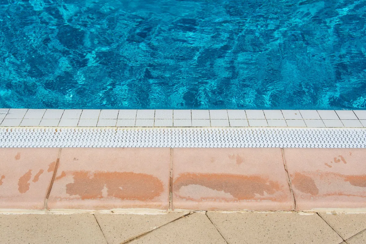 Skimmers Piscine Hors Sol : Comment Bien les Choisir et les Installer
